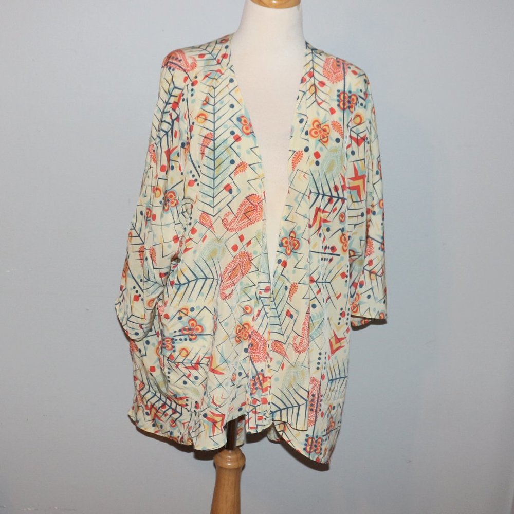 NWOT LulaRoe Large Lindsay Kimono/Cover Up Open Front Size L (fits 18-22)